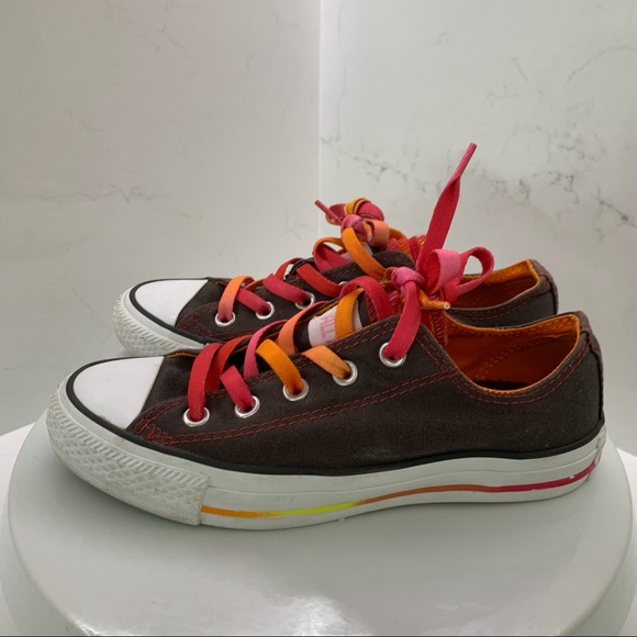 Converse 5-tongue All-Stars Chuck Taylors. Size 4/men, size 6/women - Picture 5 of 8